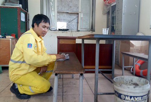 Hà[-]Tĩnh:[-]Bụi[-]than[-]bao[-]phủ[-]nhiều[-]công[-]ty[-]ở[-]Khu[-]kinh[-]tế[-]Vũng[-]Áng